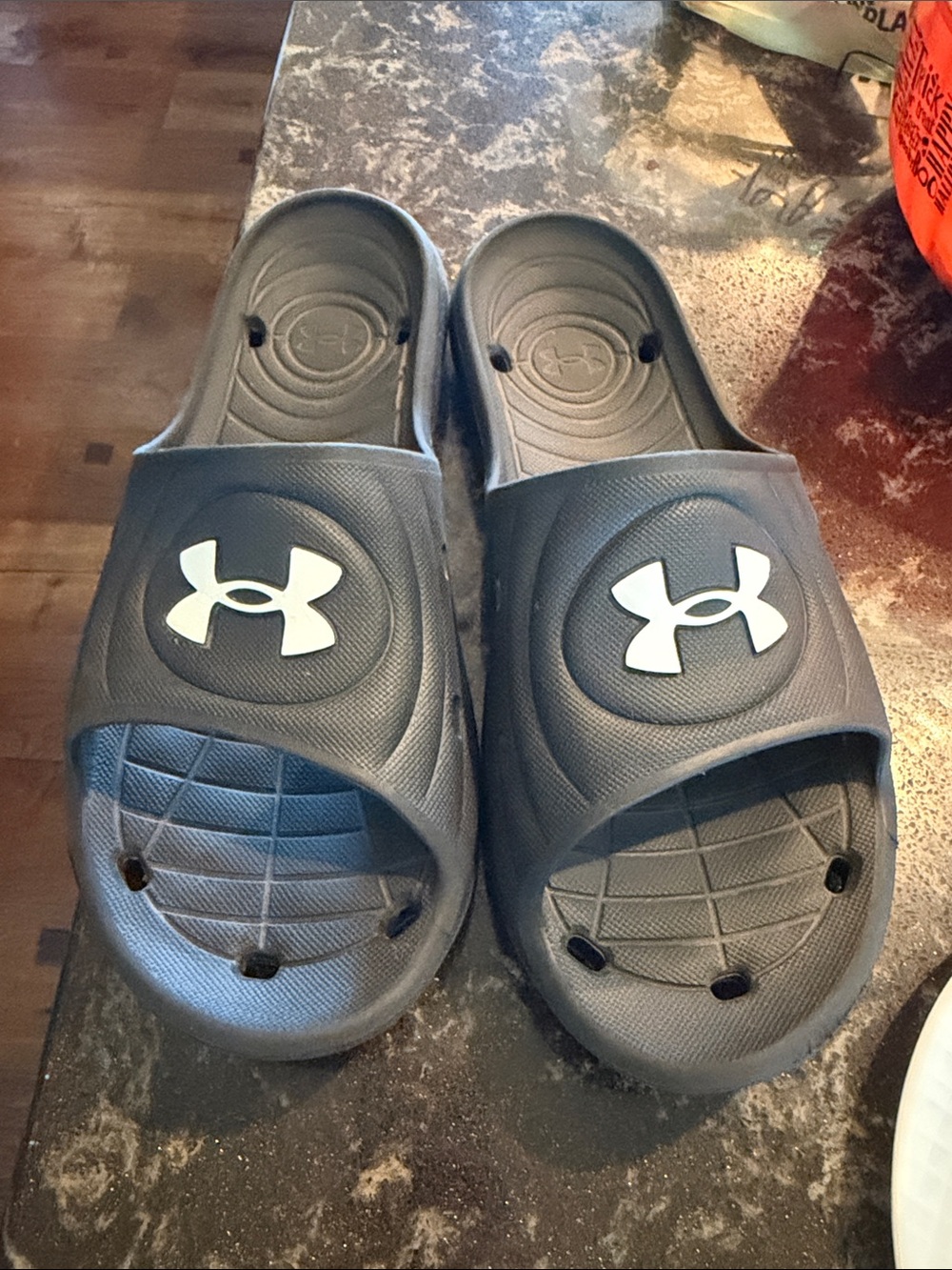 Under Armour Men’s sandals black size 13
